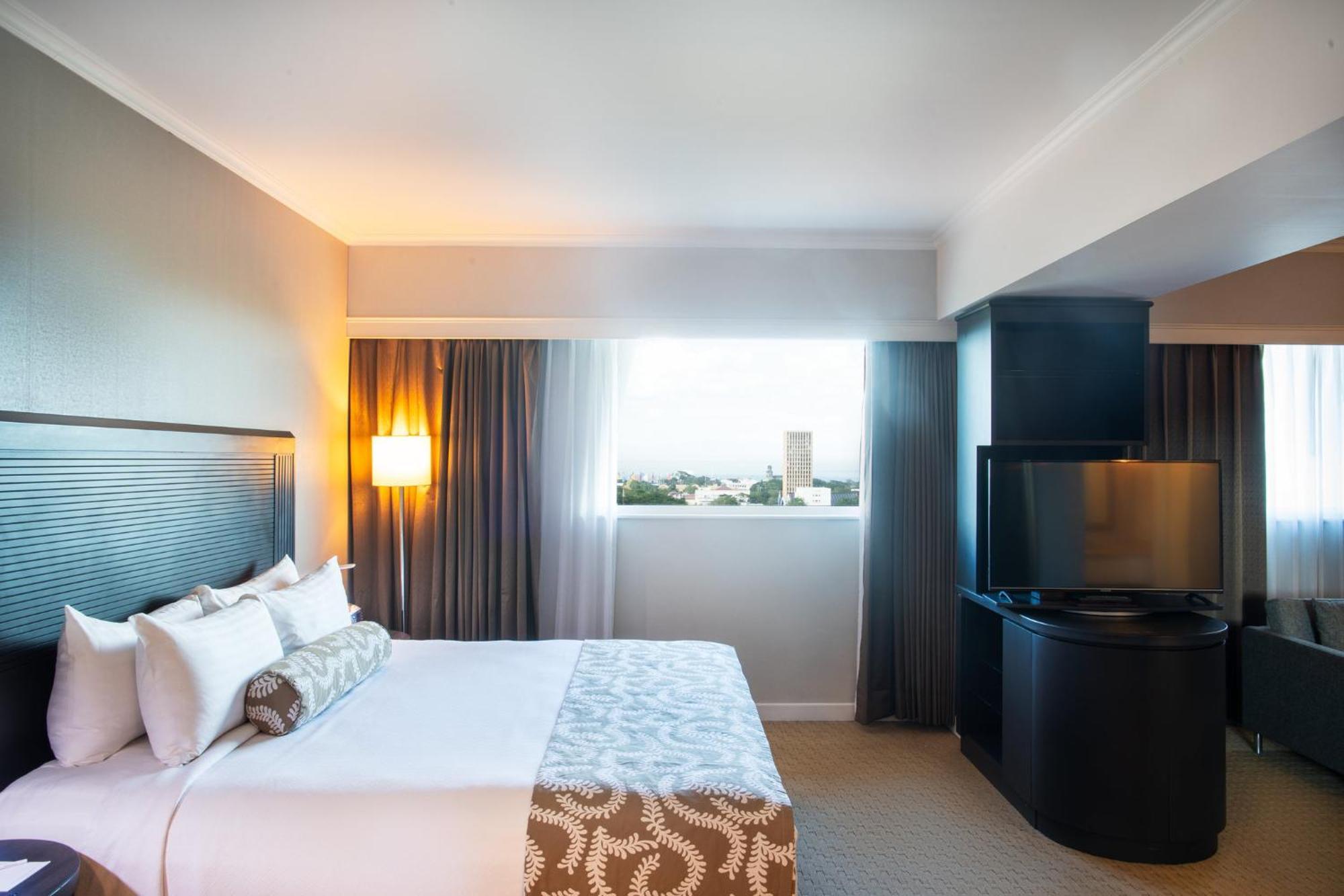 Crowne Plaza By Ihg Hotel 5*